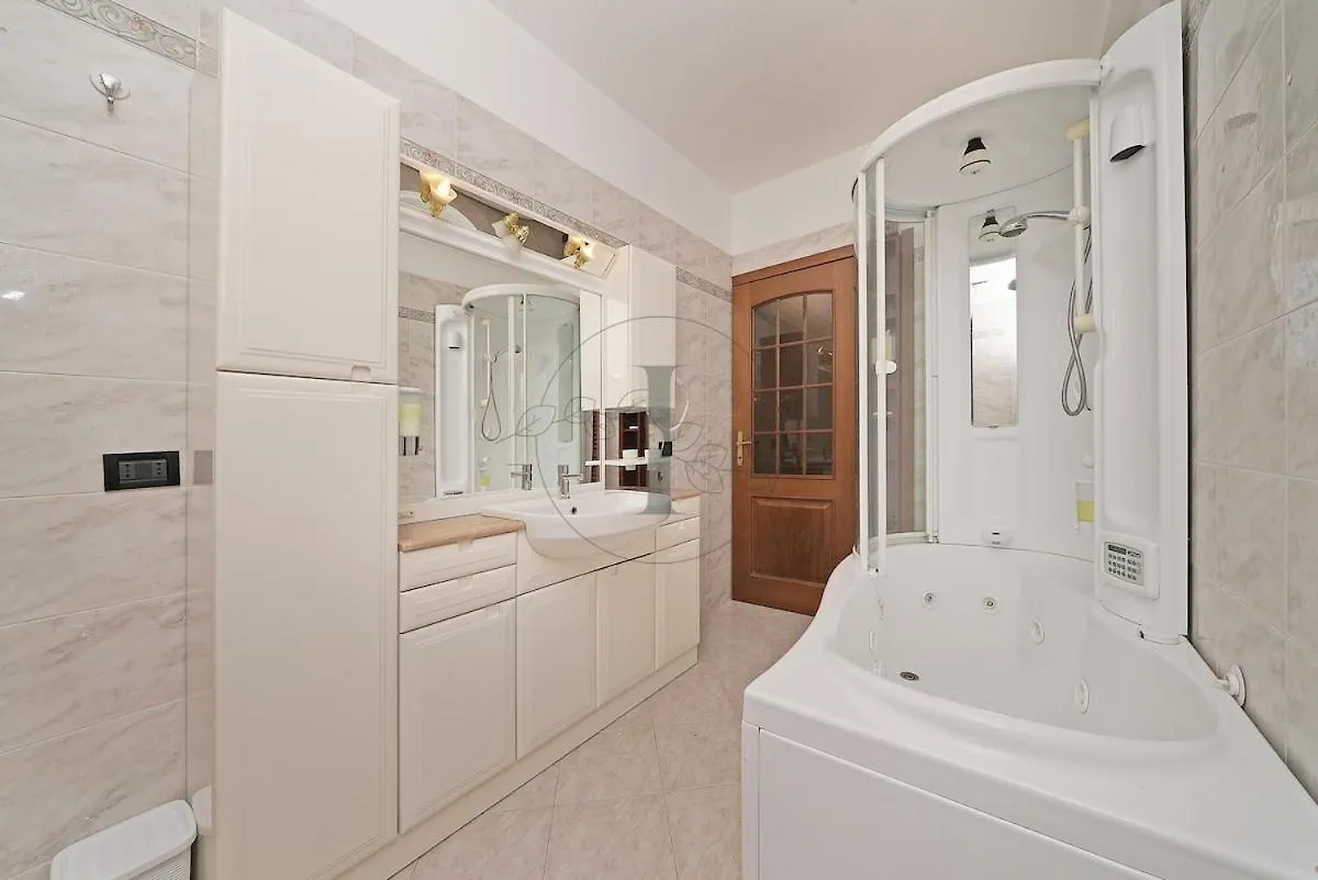 D1Mora Roccoli1 - Pretty Studio In Villa With Pool Toscolano Maderno Italy